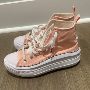 Kids converse